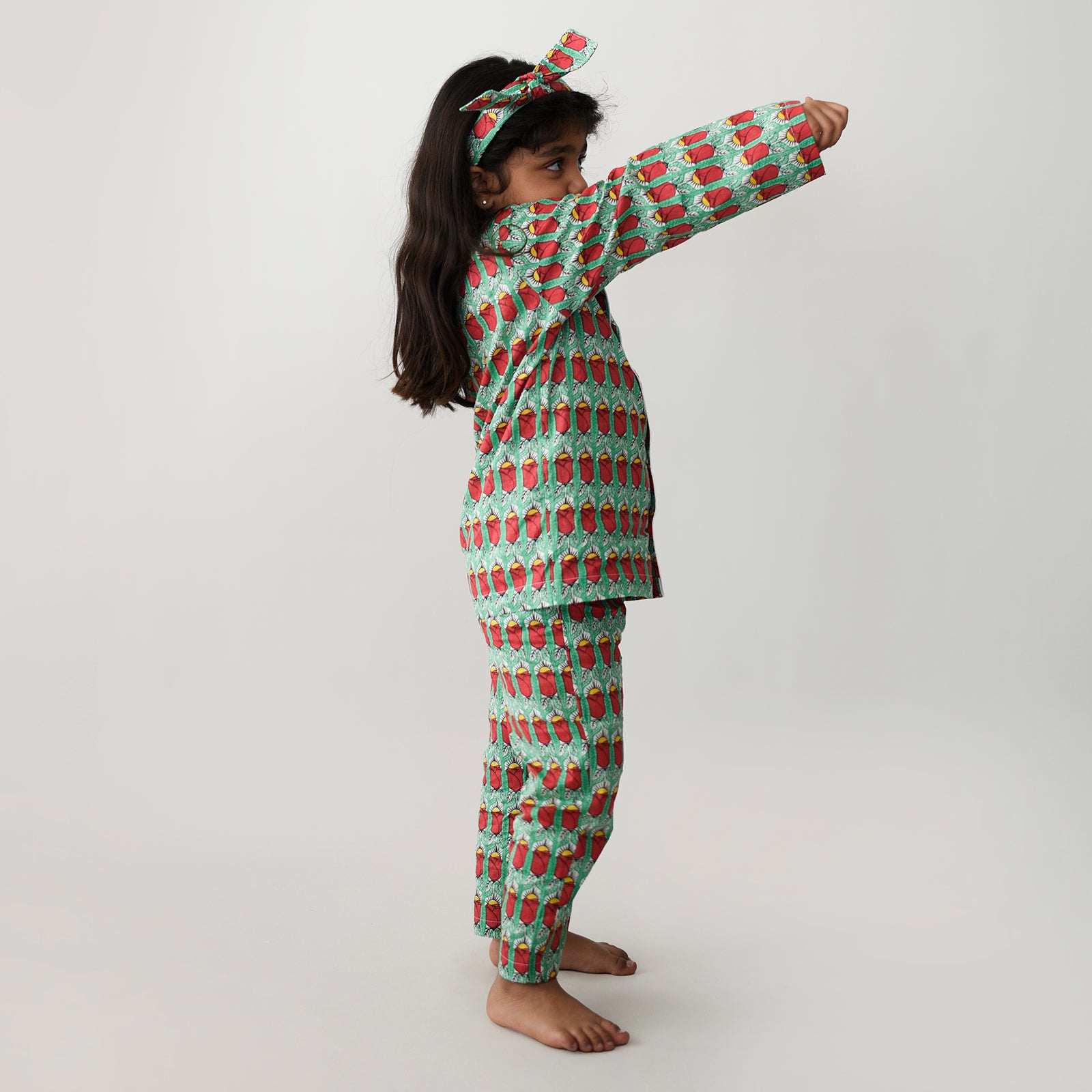 Cotton Kids Sleepwear with The Proud Rose Story Print