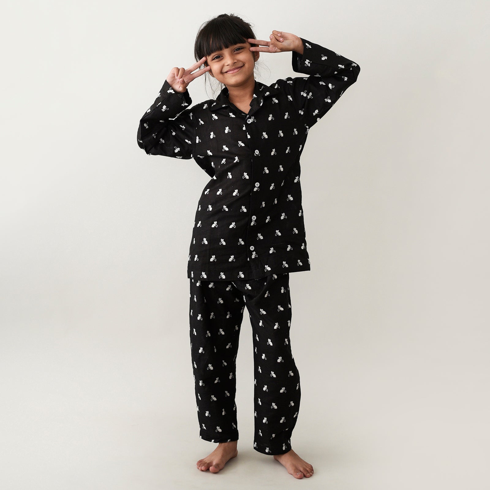 Cotton Girls Sleepwear with Bell the Cat Story Print