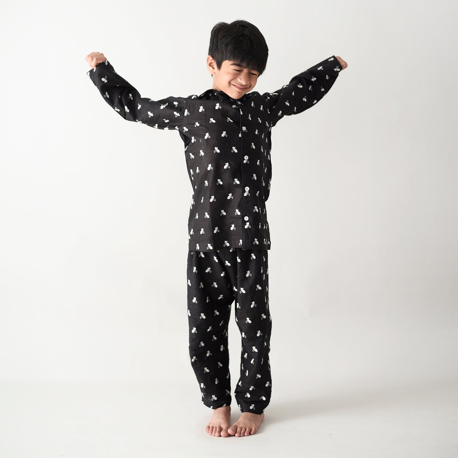 Unisex Single Set Cotton Kids Sleepwear with Bell the Cat Story Print- Black (1 Top & 1 Bottom)